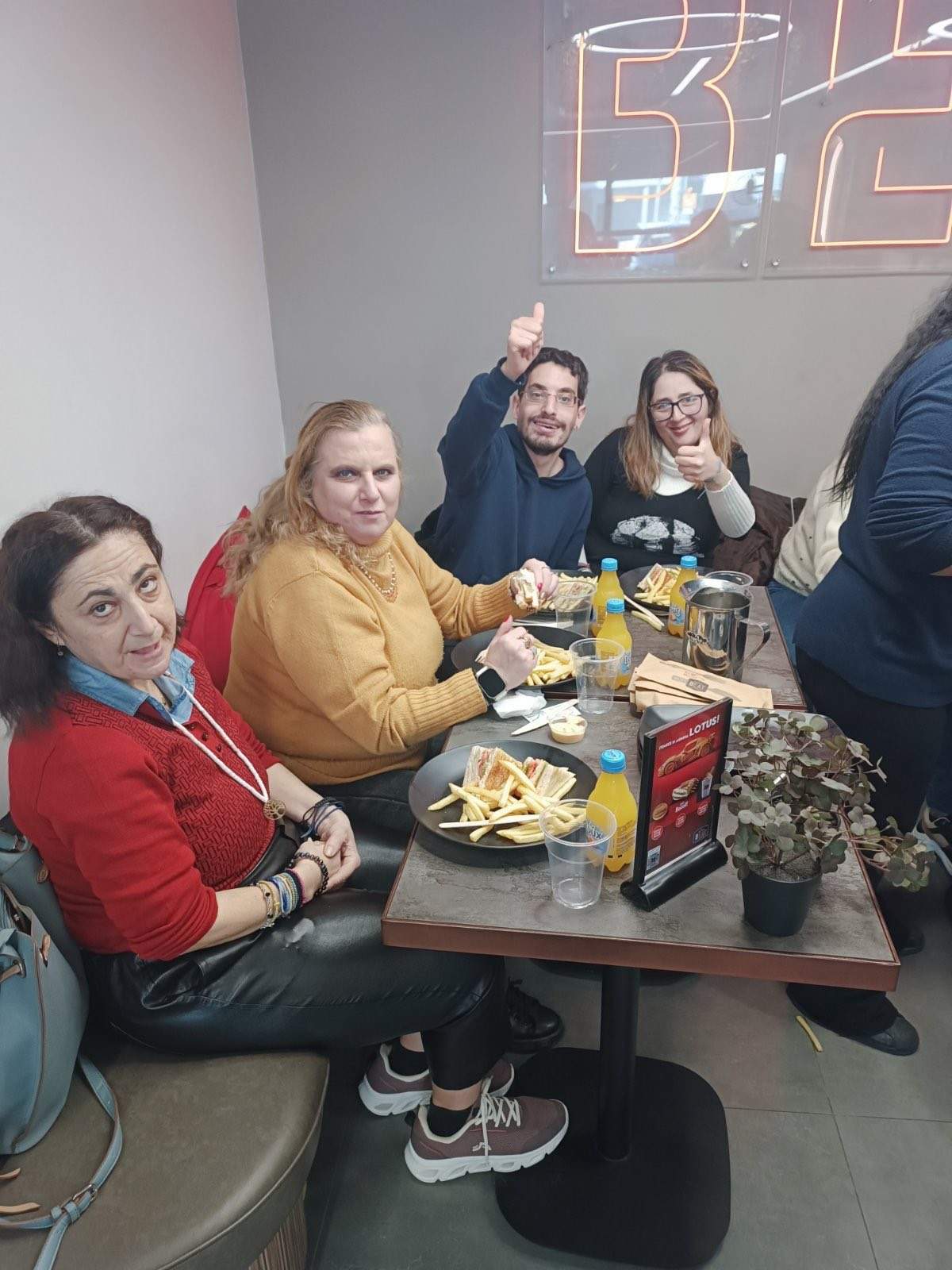 Κεράσματα για τους ωφελούμενους του ΚΔΑΠ ΜΕΑ ΑΡΩΓΗ