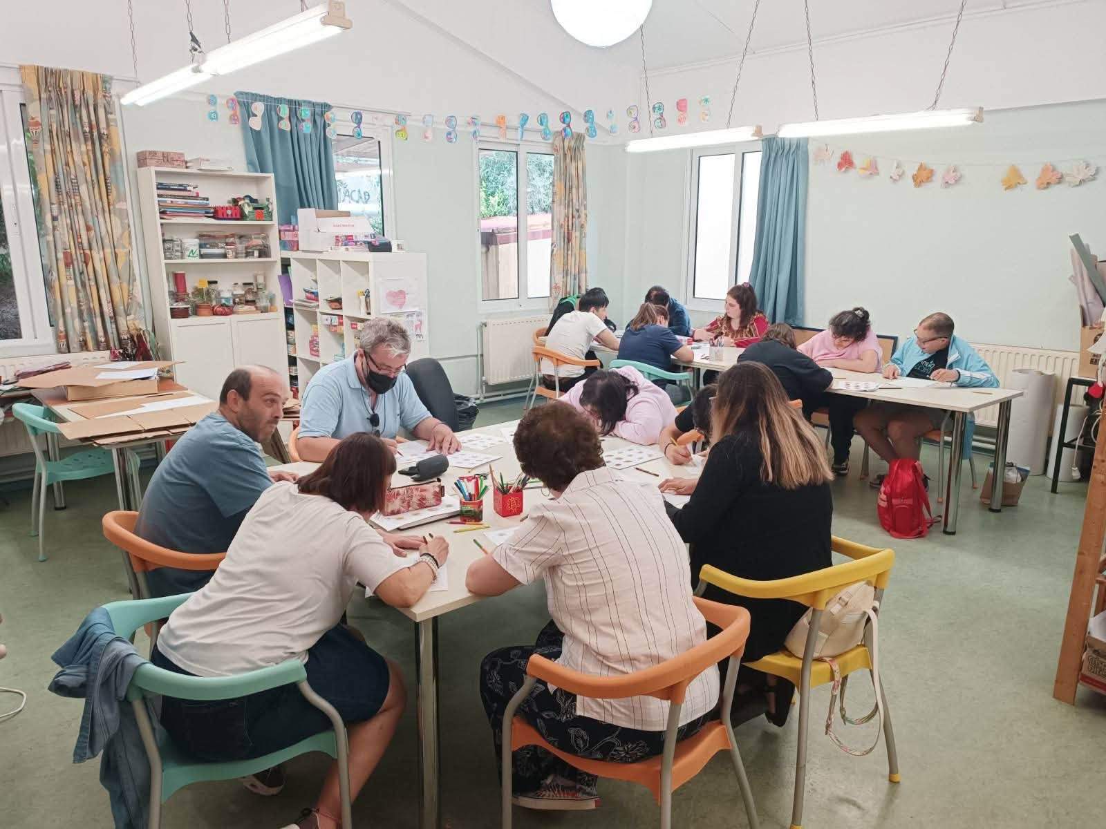 Όμορφα φθινοπωρινά καδράκια από τους ωφελούμενους του ΚΔΑΠ ΑμεΑ Δήμου Αχαρνών