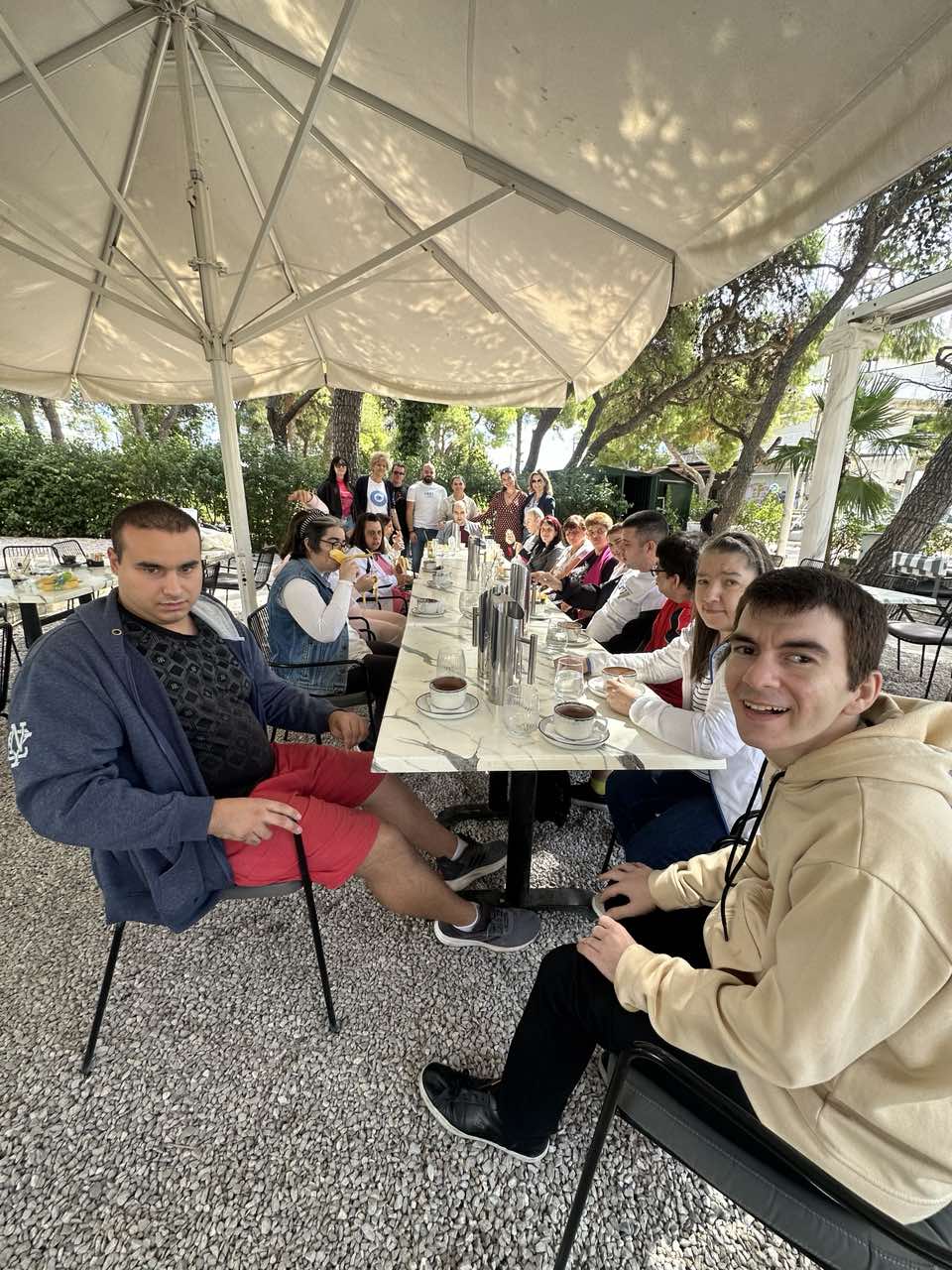 Καφεδάκι στην πλατεία Βαρυμπόμπης για το Βαμβακάρειο
